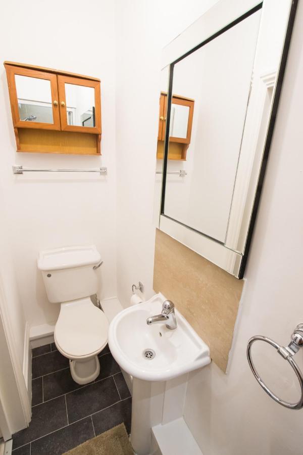 Lovely Studios In Centre Swindon Bagian luar foto